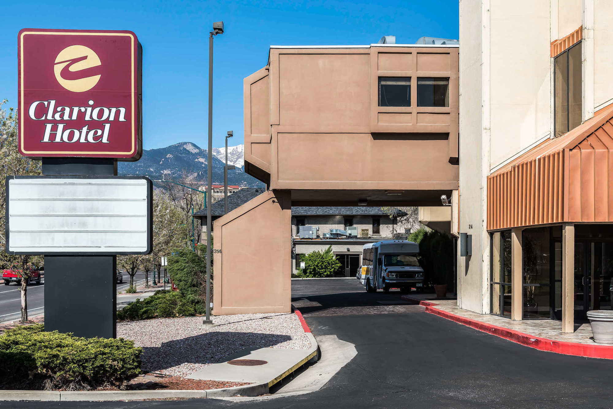 Clarion Hotel & Conference Center Colorado Springs Exteriör bild